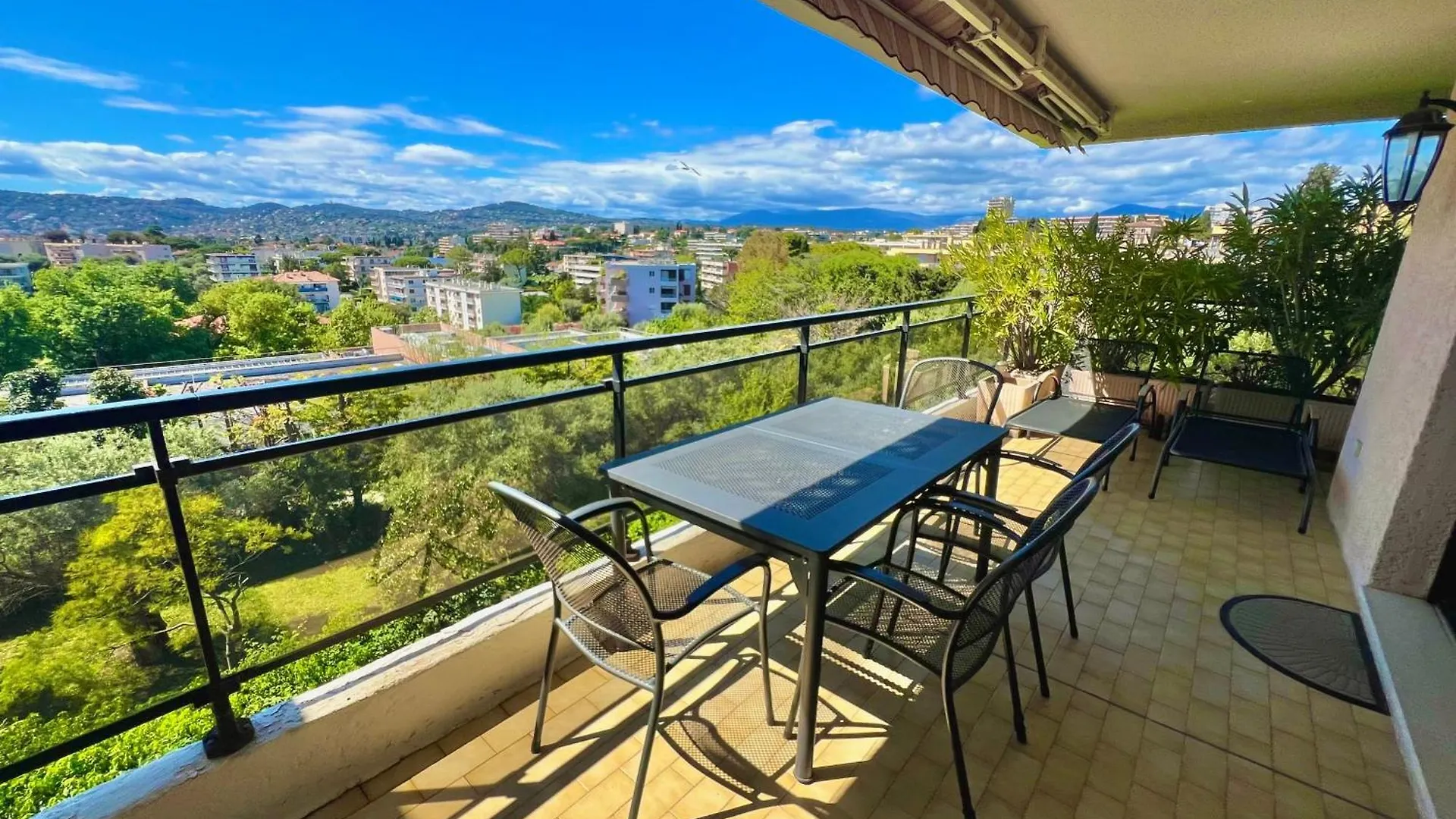Juan Les Pins 4 People Pool Garage Villa France